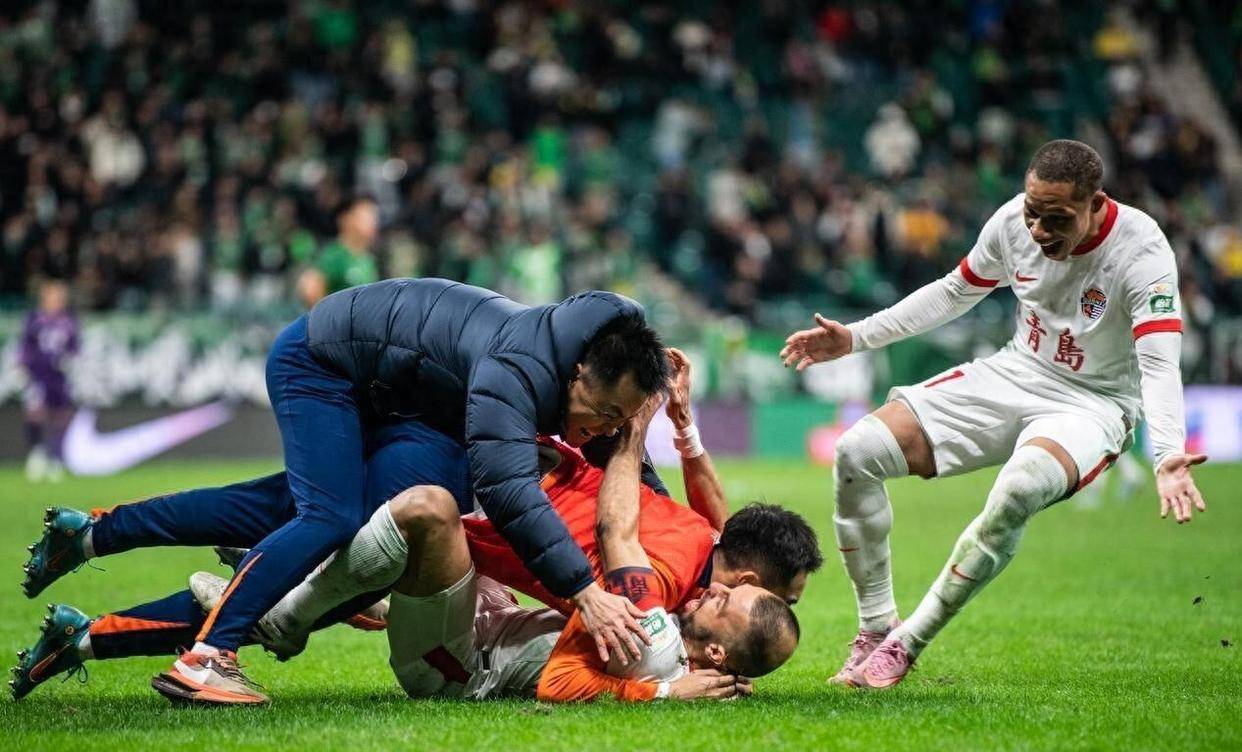 九游网页平台-赛地聚焦——法甲加时末段热度飙升；成都蓉城远射贴柱；悬念犹存；资深球员宣示担当的简单介绍